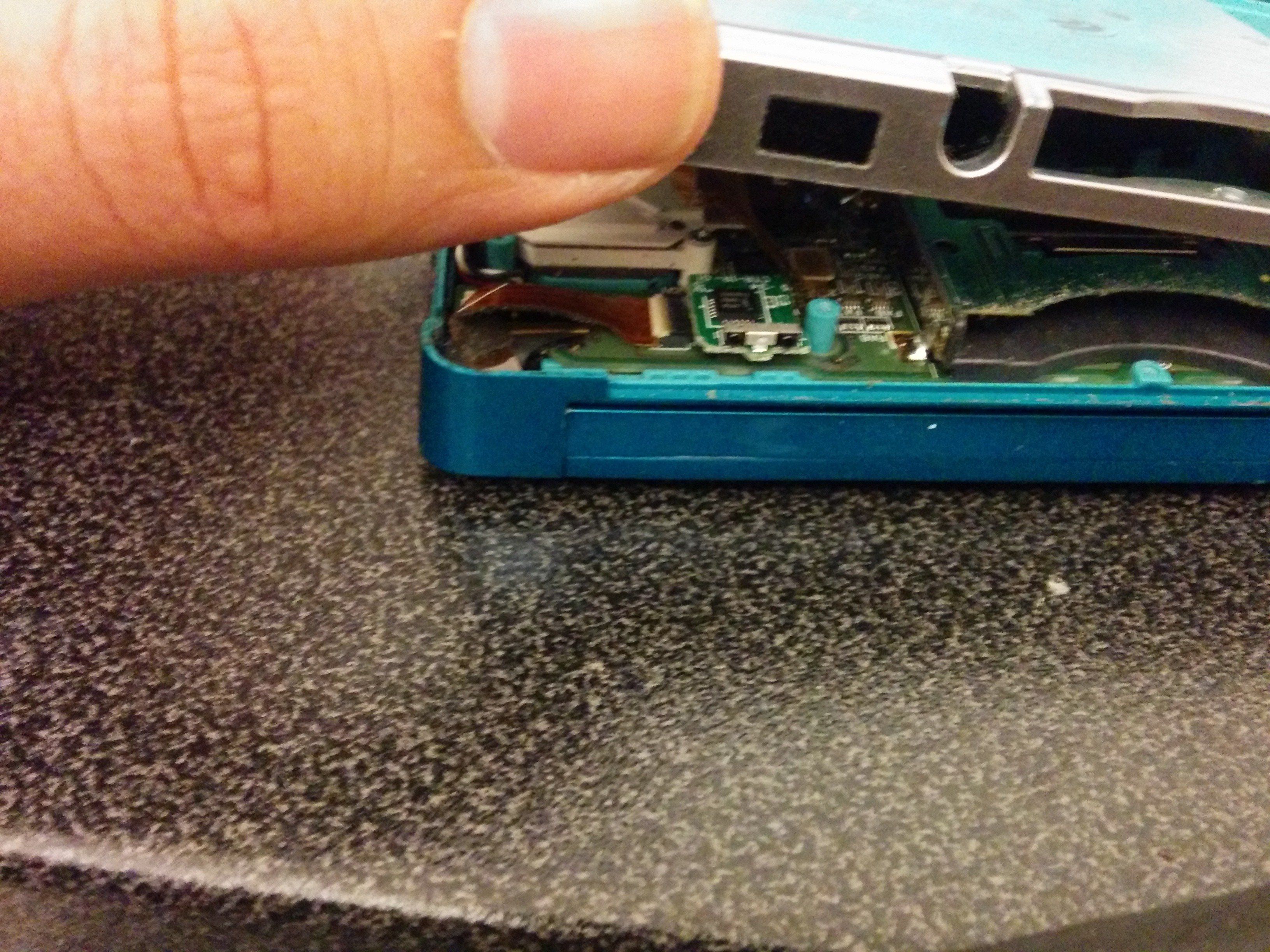 Réparer le connecteur du chargeur d'une nintendo 3DS - ELECTROTUTO