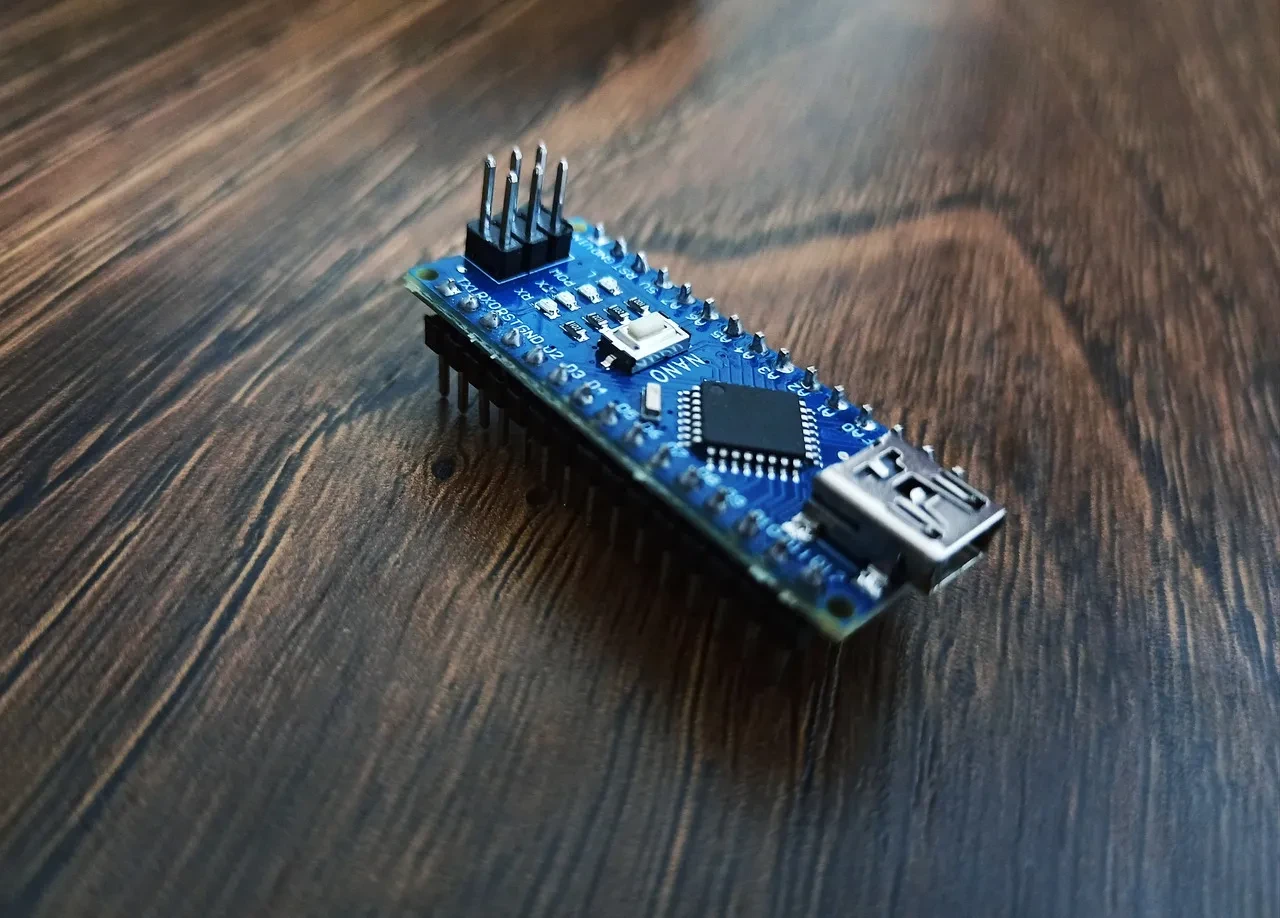 Comparatif technique ESP32 vs Arduino pour l'IoT